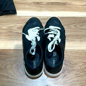 Black TOMS sneakers